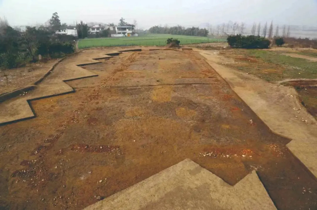 青关山一号大型建筑基址 