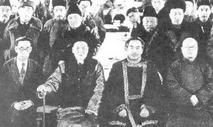 1937年汉族文化促进会成立时盛世才等人合影 