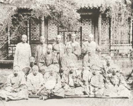 翁同龢（中坐者）在北京常昭会与常熟籍京官合影