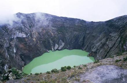 伊拉苏火山