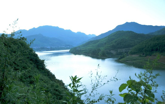 汉江上游陕西石泉县凤凰峡 