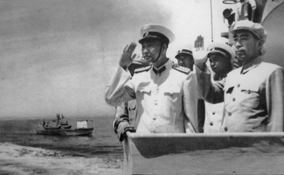 周恩来检阅海军北海舰队