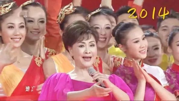 2014年春晚李谷一《难忘今宵》