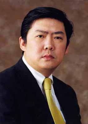 音乐总监余隆