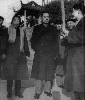 周恩来和邓颖超在苏州