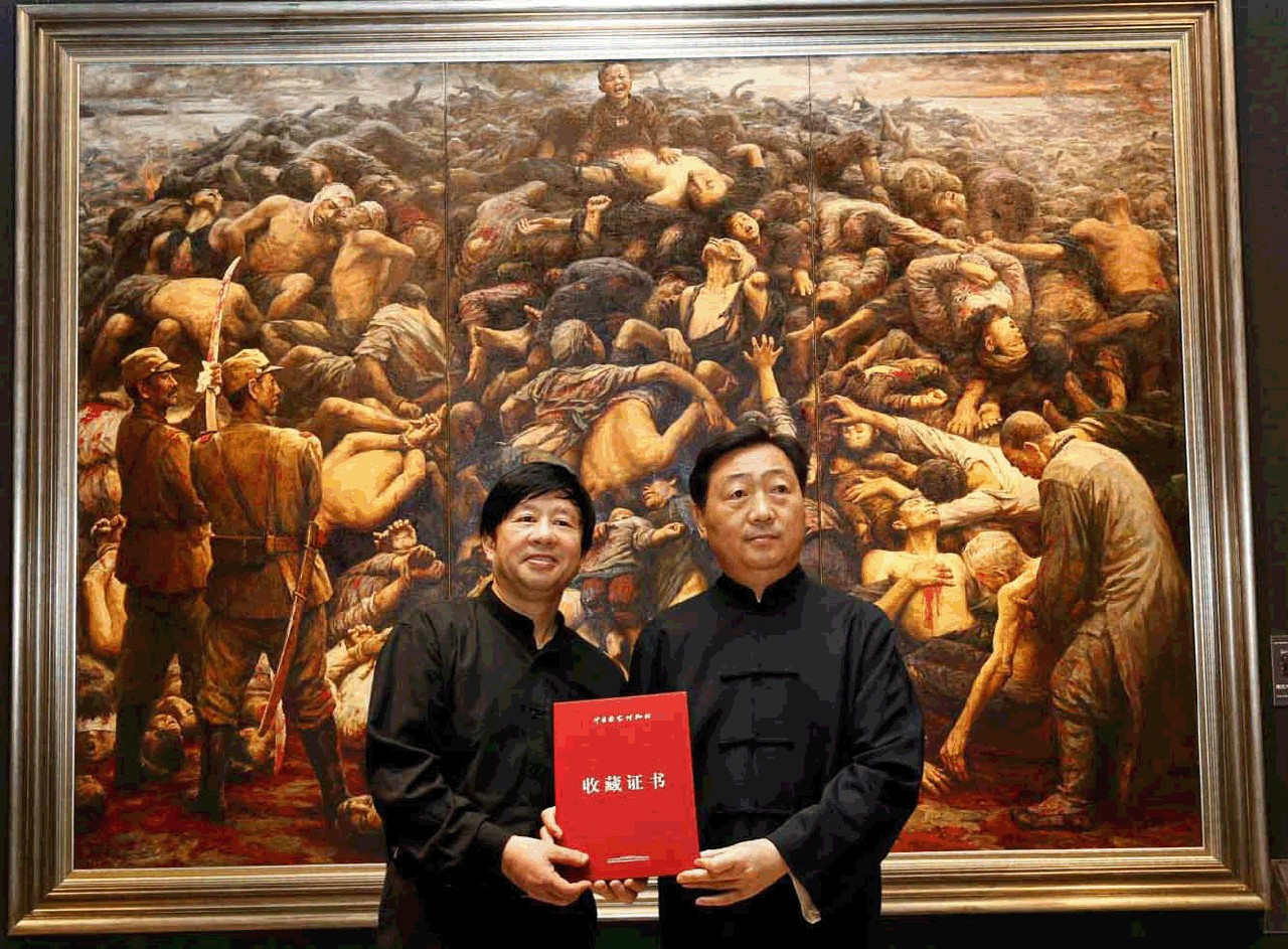 国博馆长向画家颁发收藏证