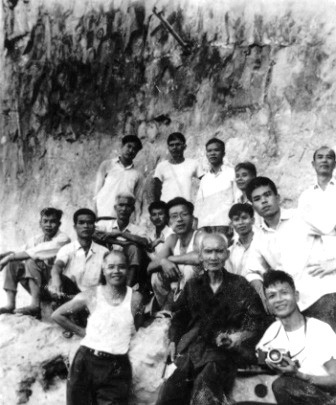 图2 中国现代人类学奠基人之一（前排穿黑衣者）