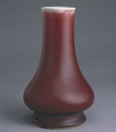 郎窑红釉穿带直口瓶