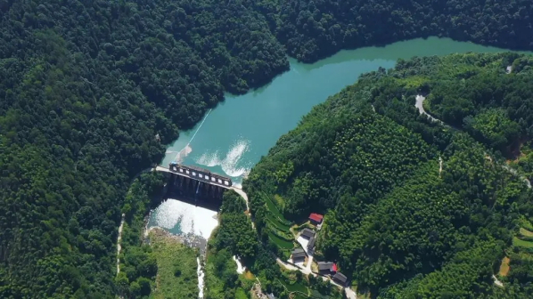 鸟瞰两江峡谷的一隅