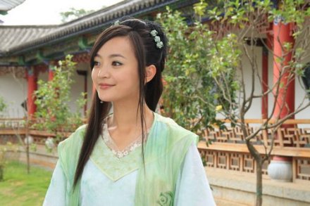 戴君竹饰演的小青