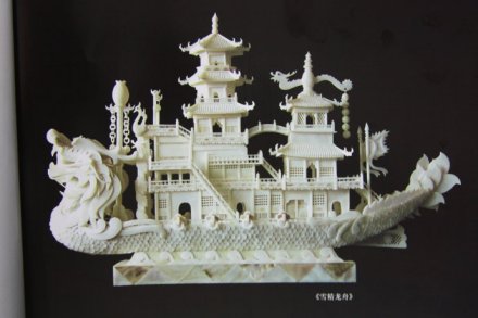 仙桃淡水立体贝雕《雪精龙舟》