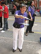 吴霭仪议员于铜锣湾宣传