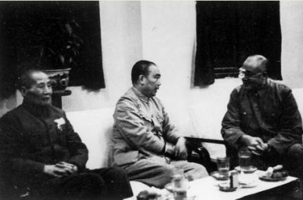 刘伯承（右）、邓锡侯（中）刘文辉（左） 