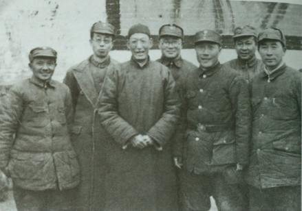 1946年2月，邓小平、刘伯承、薄一波等合影 