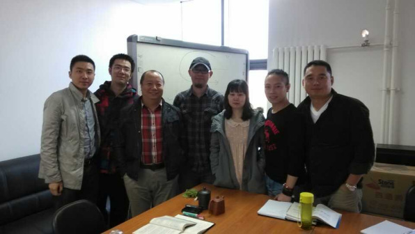 2013年孙钦敏与传媒大学研究生同学在教室合影