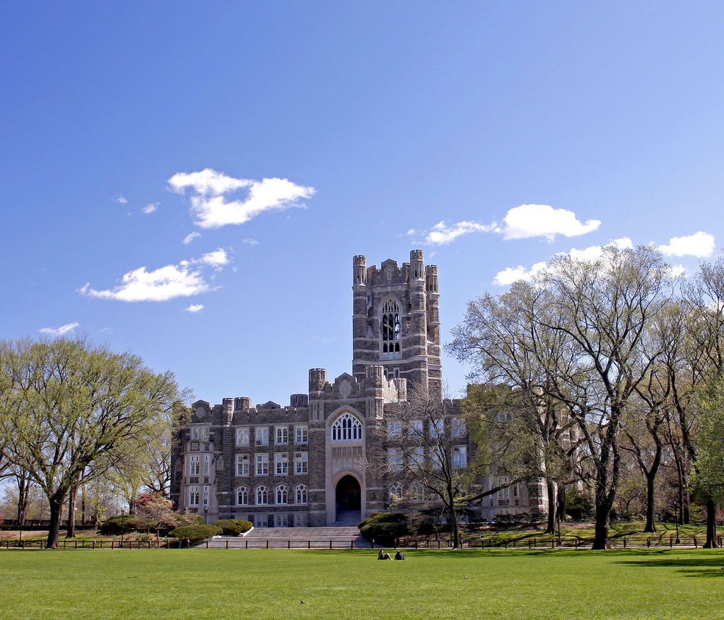 玫瑰山校区的济廷堂（Keating Hall）