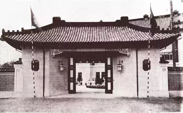 国立上海商学院江湾西体育会路校门 