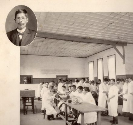 藤野（疑似右侧立者）在东北帝国大学指导学生，1912年 