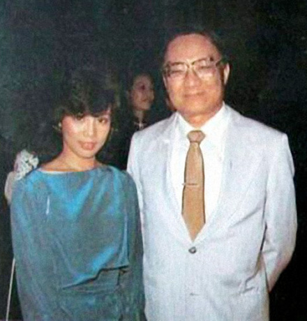 翁美玲与金庸合影