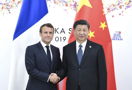 马克龙在大阪会见习近平