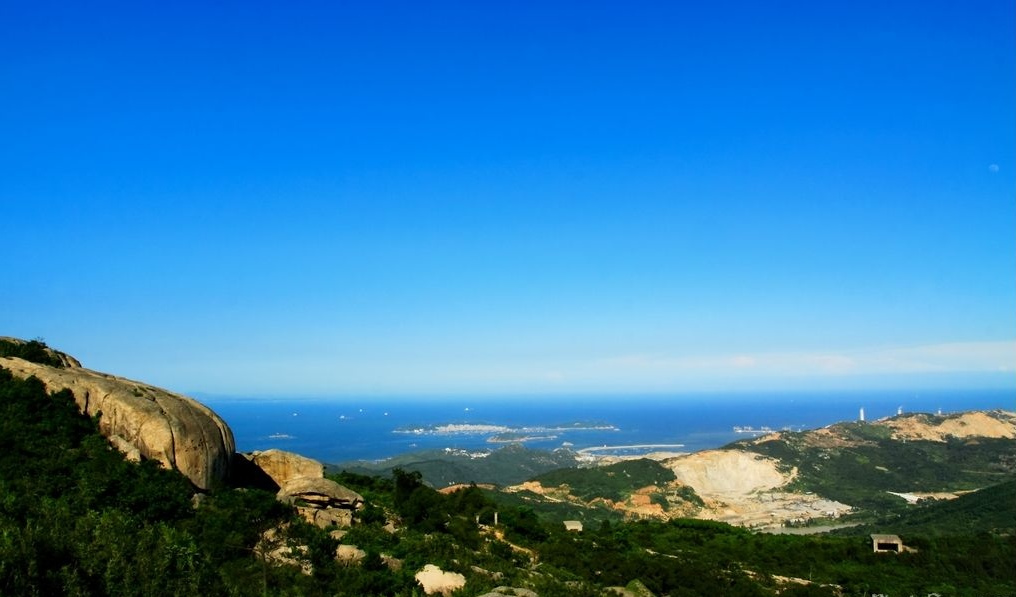厦门湾南岸的南太武山