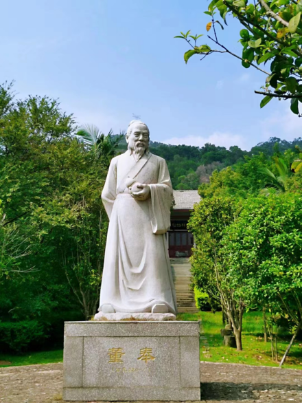 董奉雕像 