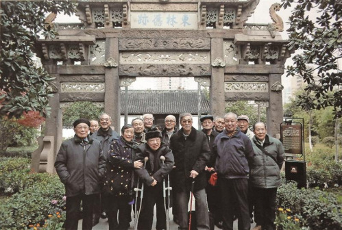 2009年，许倬云与辅仁中学同学合影
