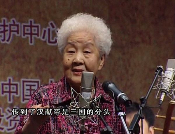 小映霞83岁出山
