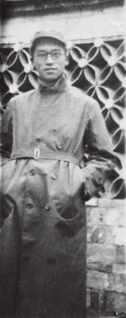顾准参加新四军后于1942年3月5日在江苏省阜宁县东坎乡摄