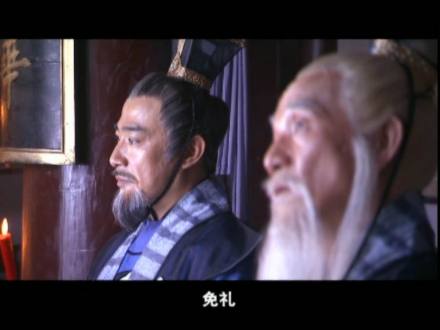 王处一(左）