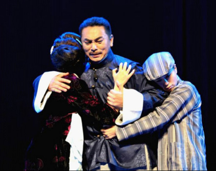 该剧由著名导演谢平安任导