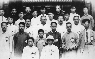 周恩来被捕后经各界群众营救出狱