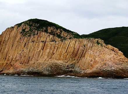 六角柱状火山岩