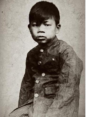 1931年，在宜兴县立鹅山小学读书时的吴冠中