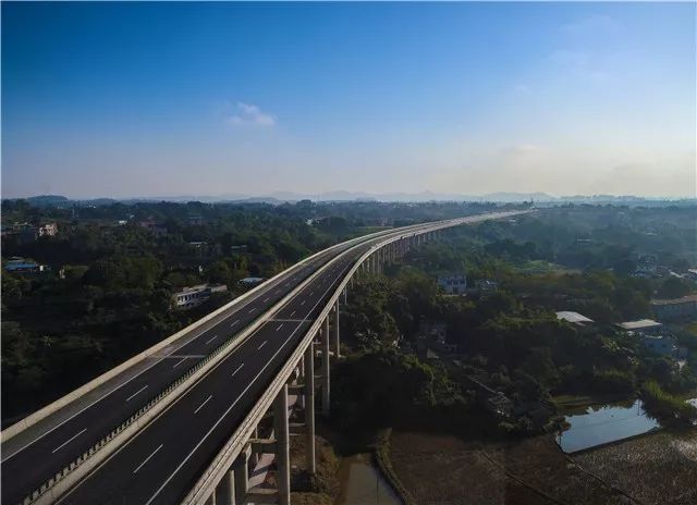 荣泸高速公路