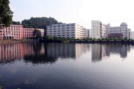 垫江中学