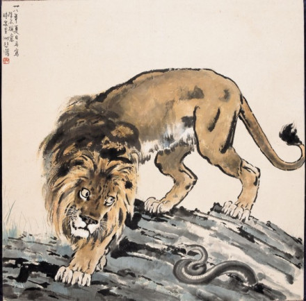 《侧目》