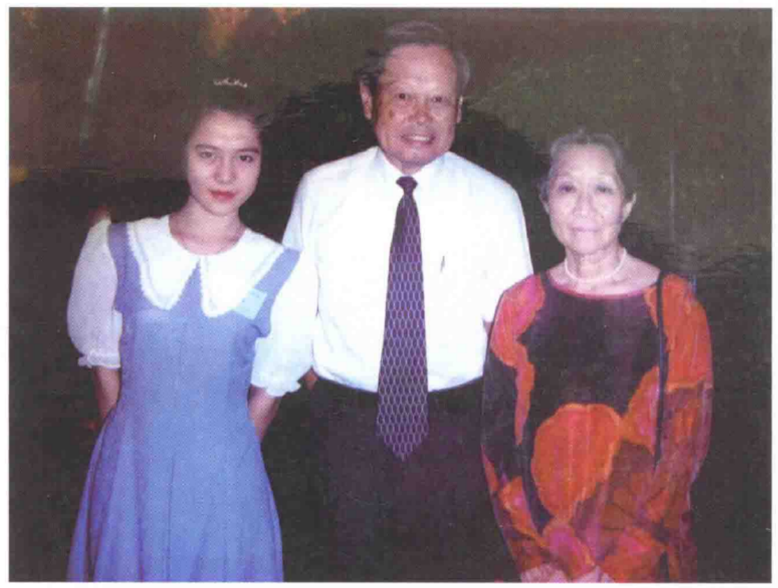 1995年，翁帆被安排接待参加学术会议的杨振宁夫妇