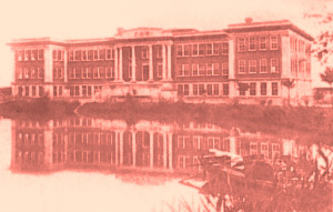 美国洛克菲勒基金会与河南袁述之捐款兴建的科学楼（又名思源堂）