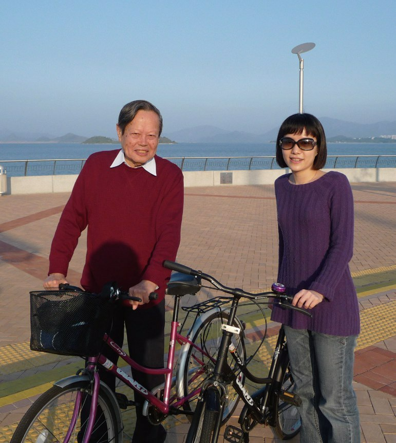 2009年，杨振宁与翁帆在香港沙田