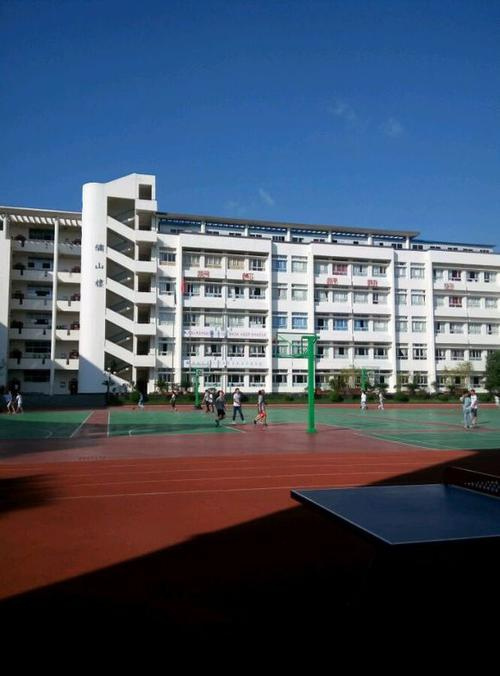 黔西县境内学校风光