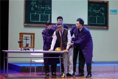 东华原创大师剧《钱宝钧》