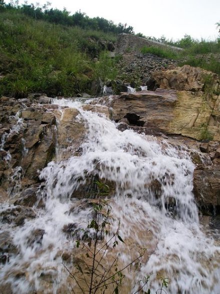 藏马山溪流