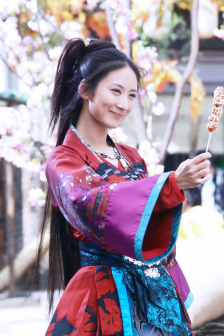 《华胥引》中饰演莺哥、锦雀