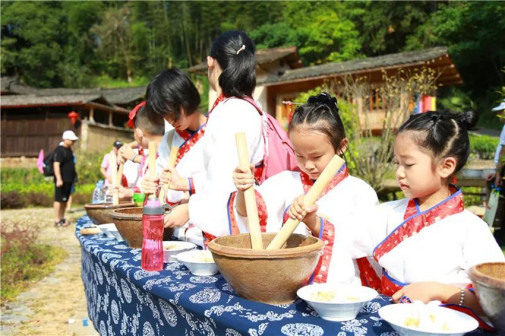 客家民俗活动现场图