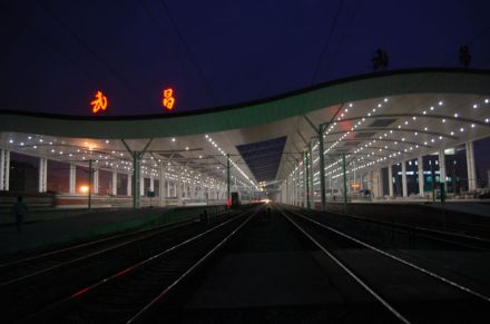 新站房建成后夜景（2008年）