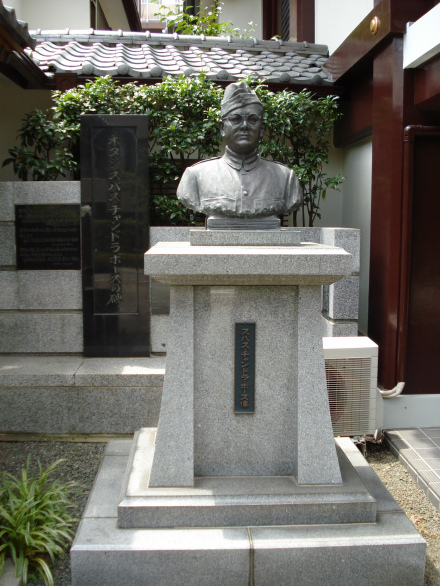 日本东京莲光寺中的鲍斯塑像