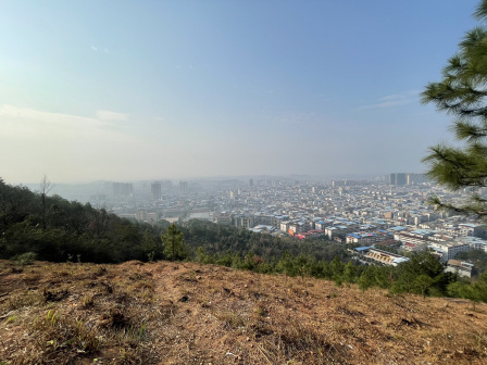 鼎山俯拍县城