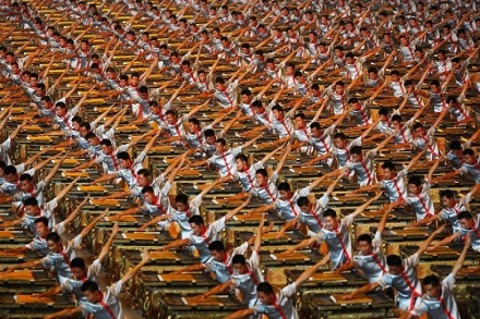 2008名演员在北京奥运会开幕式上击缶而歌 