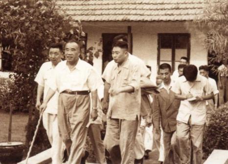 1960年6月27日朱德同志视察合肥工业大学